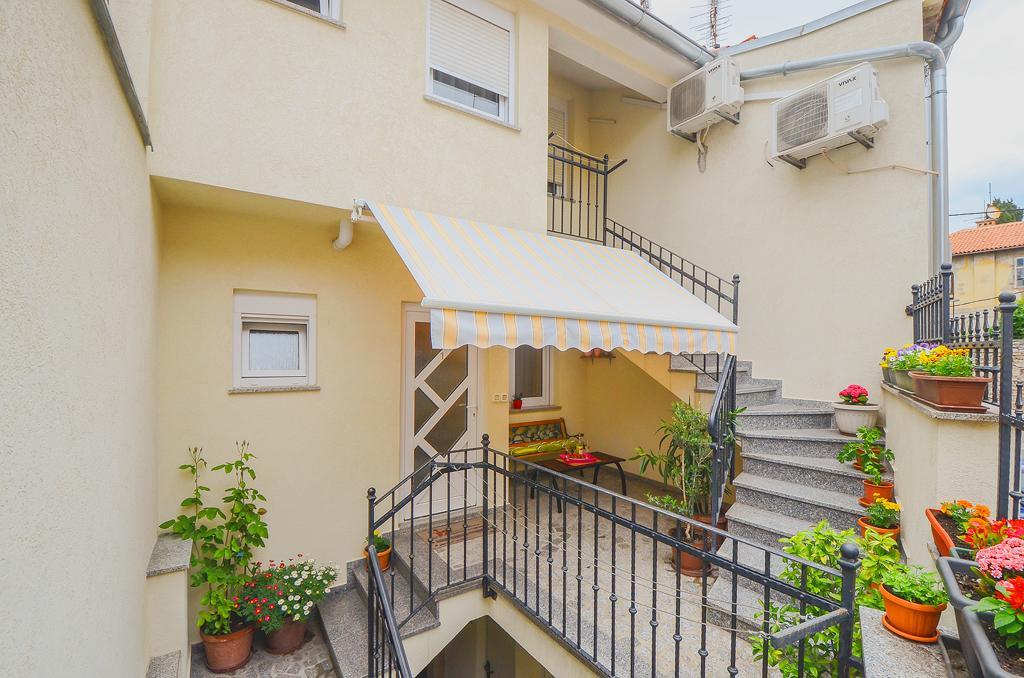 E&E Apartment Arena With Free Private Parking Πούλα Εξωτερικό φωτογραφία