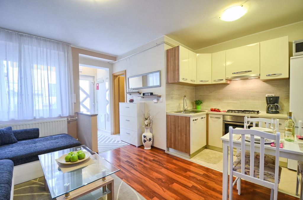 E&E Apartment Arena With Free Private Parking Πούλα Εξωτερικό φωτογραφία