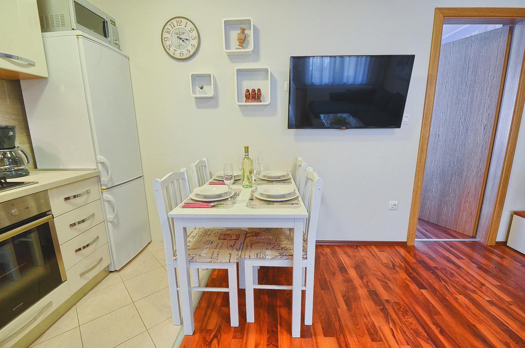 E&E Apartment Arena With Free Private Parking Πούλα Εξωτερικό φωτογραφία