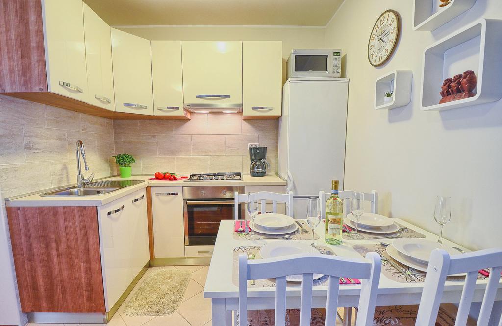E&E Apartment Arena With Free Private Parking Πούλα Εξωτερικό φωτογραφία