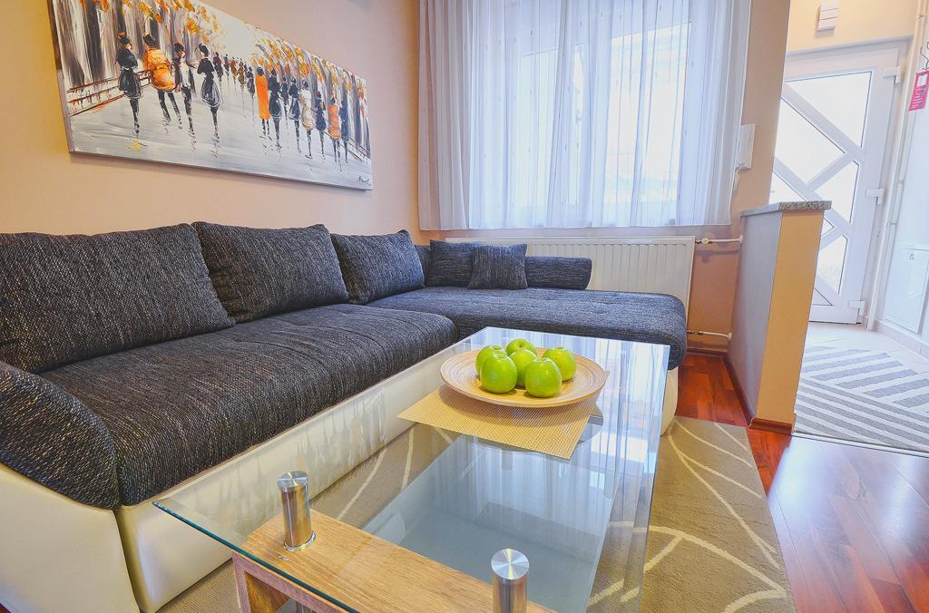 E&E Apartment Arena With Free Private Parking Πούλα Εξωτερικό φωτογραφία