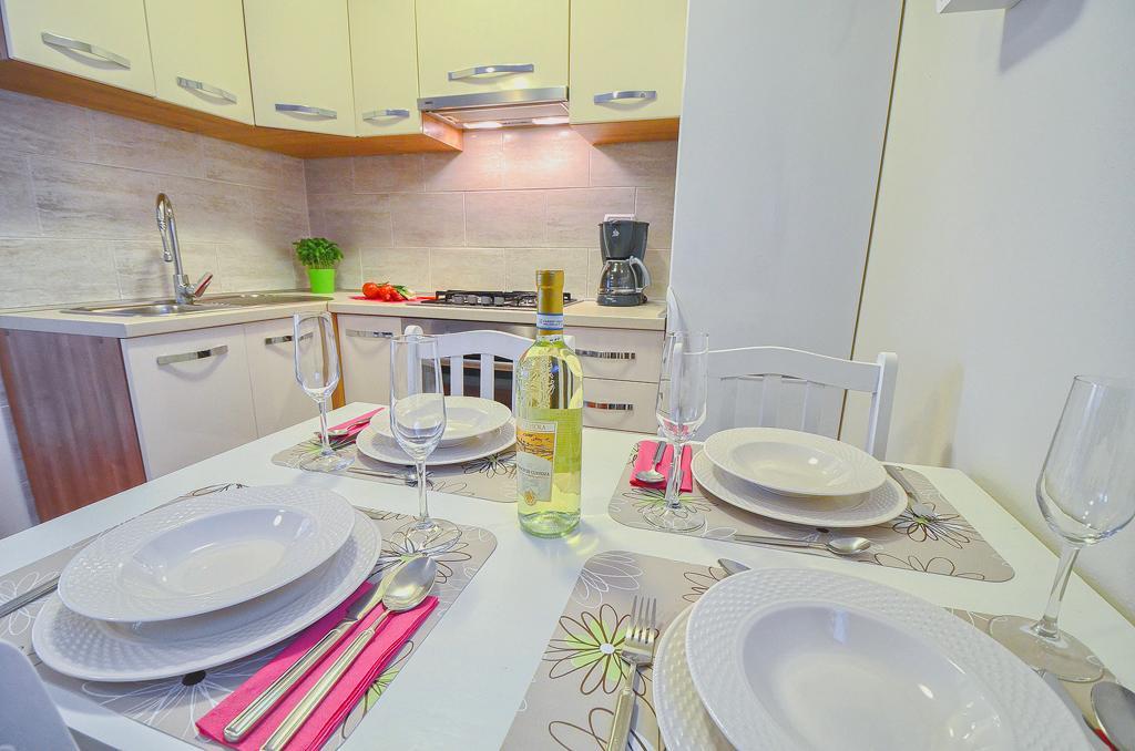 E&E Apartment Arena With Free Private Parking Πούλα Εξωτερικό φωτογραφία