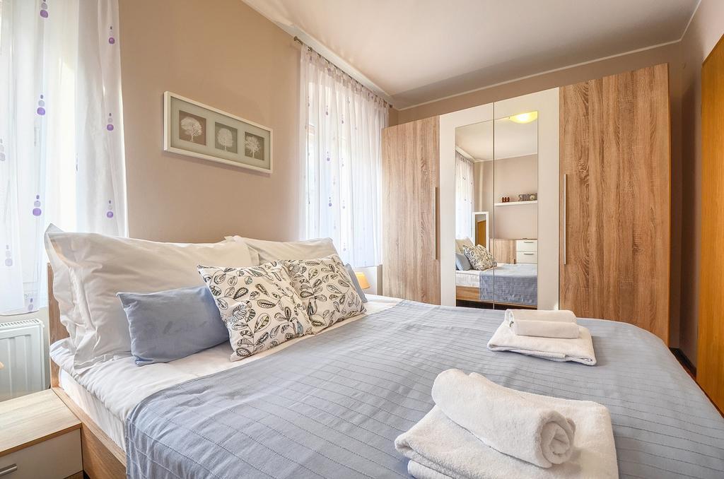 E&E Apartment Arena With Free Private Parking Πούλα Εξωτερικό φωτογραφία