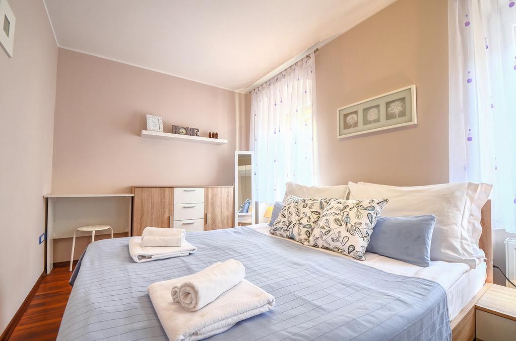 E&E Apartment Arena With Free Private Parking Πούλα Εξωτερικό φωτογραφία