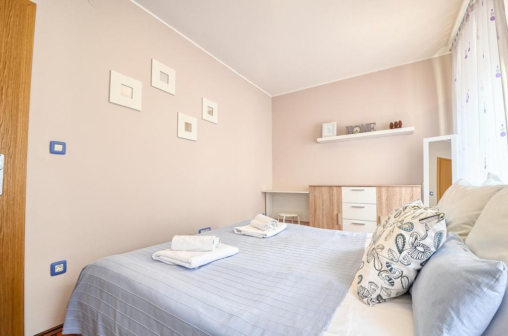 E&E Apartment Arena With Free Private Parking Πούλα Εξωτερικό φωτογραφία