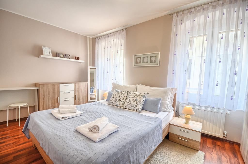 E&E Apartment Arena With Free Private Parking Πούλα Εξωτερικό φωτογραφία